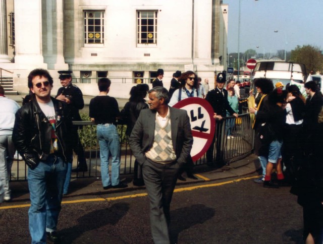 FACES GALLERY
Daise Demo 1990
Mystery pic of legendary Luton punk, Daize (on the left)
 taken we think in 1990 at a Demo outside Luton Town Hall.
note, the 'Luton's Looking up' posters in the town hall
 windows behind !
 If anyone knows what the Demo was about please leave your 
comment below. (photographer uknown. '33' Archive
If you have a memory that you would like to share with us about this photo, please leave your comments Here!  