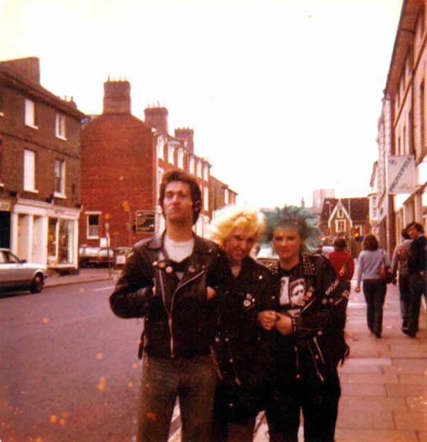 Rob, Liz, Sue, Bedford Town Centre 1981 Pic kindly supplied by Liz with thanx to Alan and Justin from Bedford