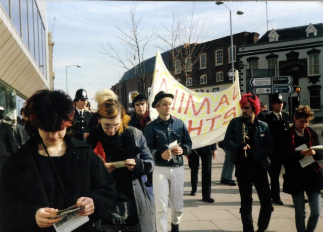 FACES GALLERY
furdemo  pic 1
pictures from an anti-fur demo at Debenhams in Luton, February 1985 featuring various punky faces